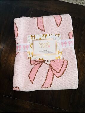 Spooky Cute Chenille Throw - 50” x 70” - 🎀 🦇